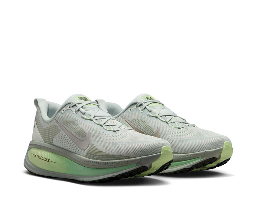 Nike Vomero 18 Light Silver / College Grey - Barely Volt HM6803-002
