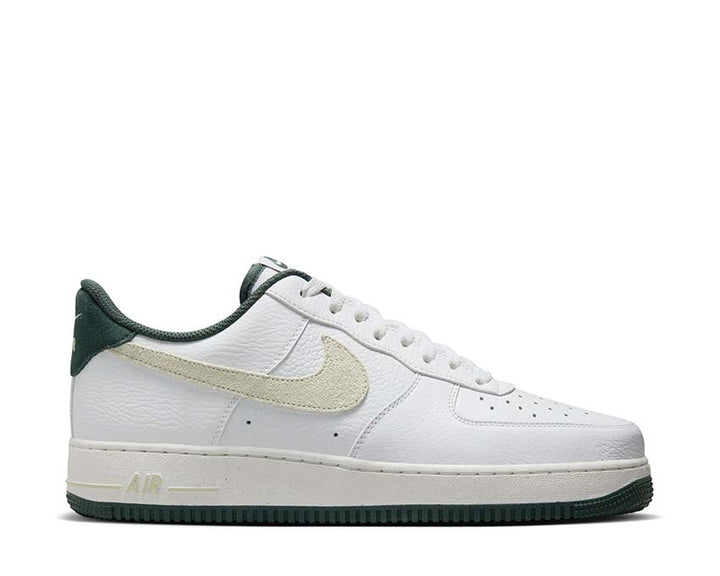Air Force 1 Livestrong '07 LV8 Nike Herren Cortez Turnschuhe GröÃe UK 7 weià & schwarz Sehr guter Zustand HF1939-100