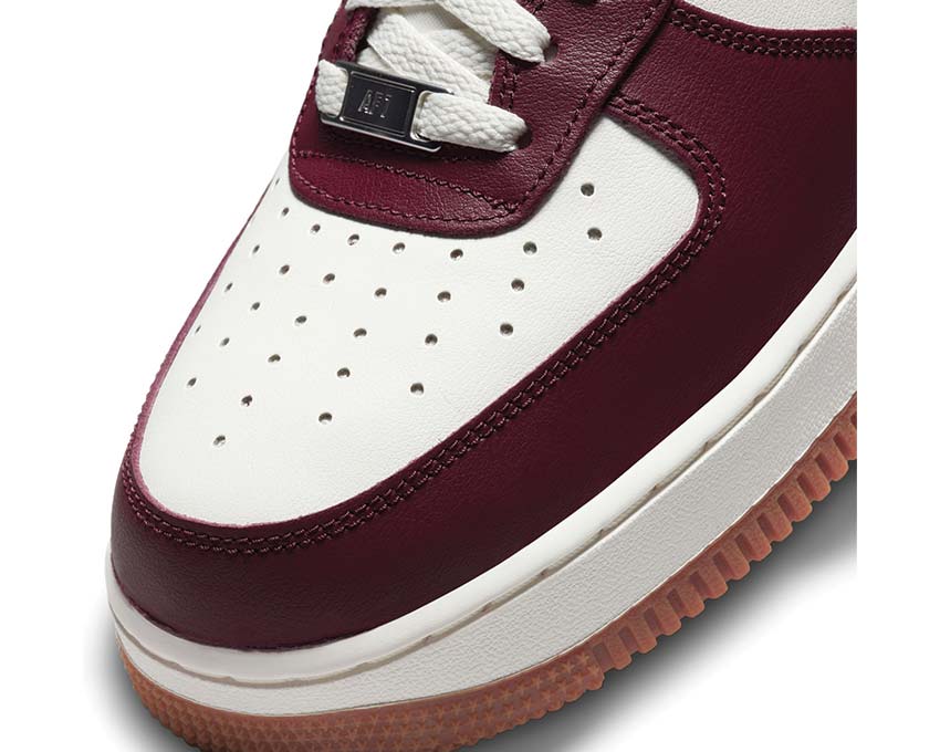 Nike Air Force 1 '07 LV8 Sail / Night Maroon - Gum Med Brown DQ7659-102