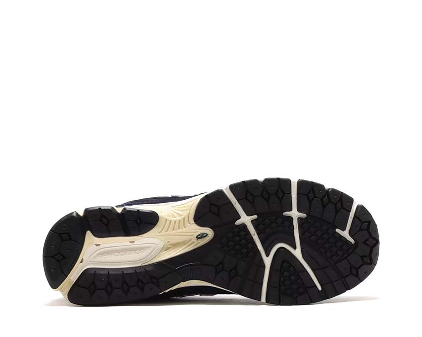 New Balance 2002R Navy / Eclipse M2002RCA