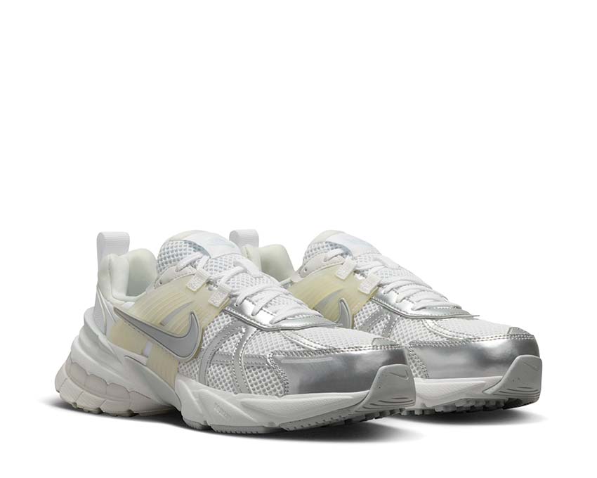 Nike V2K Run White / Metallic Silver - Platinum Tint FD0736-104