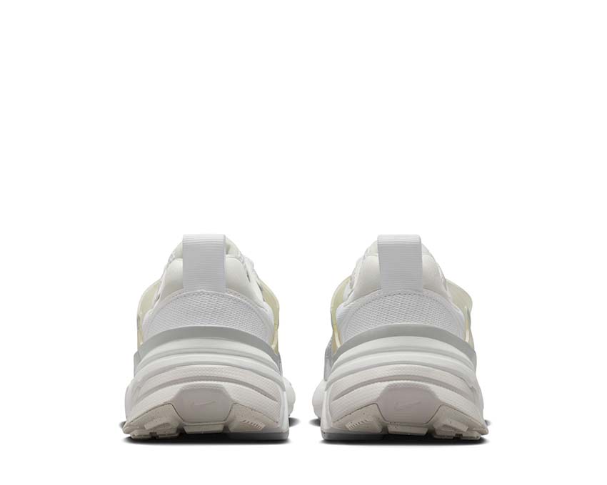 Nike V2K Run White / Metallic Silver - Platinum Tint FD0736-104