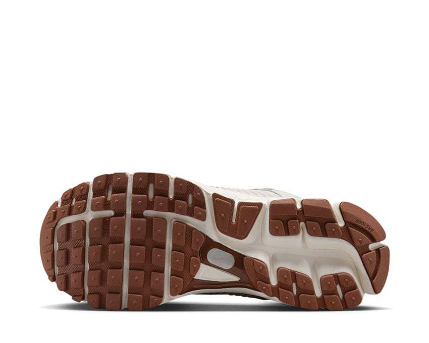 Nike Vomero 5 W LT Orewood Brn / Sail - Metallic Silver FZ3780-101