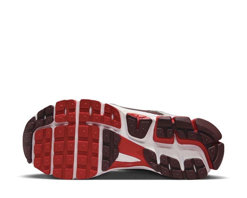 Nike Vomero 5 W Mystic Red / Mystic Red - Metallic Platinum FN7778-600