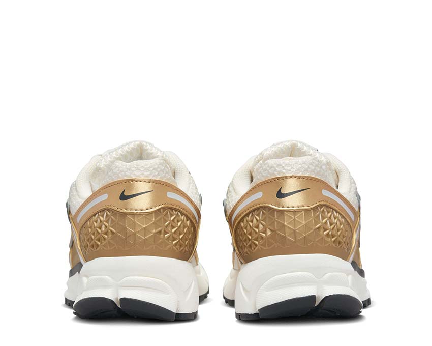 Nike Zoom Vomero 5 GLD W Photon Dust / Metallic Gold - Gridiron - Sail HF7723-001