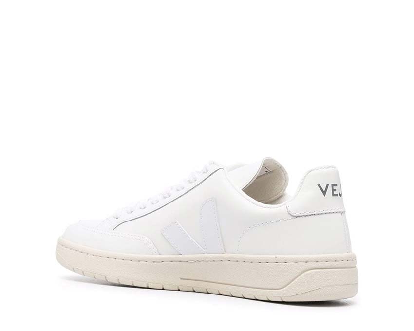 Veja V-12 Leather Extra White XD0202297A