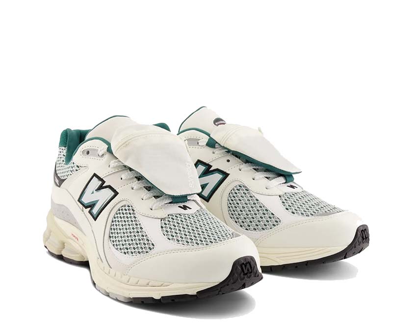 New Balance 2002 R Sea Salt / Nightwatch Green M2002RVD