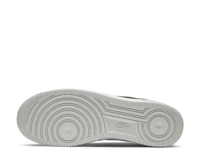 Nike Air Force 1 '07 LV8