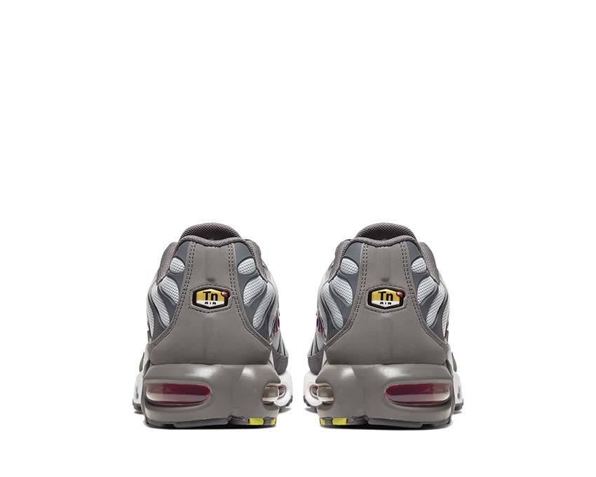 Nike Air Max Plus Metallic Platinum / Gym Red - Gunsmoke - White 852630-041
