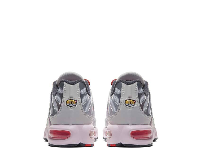 Nike Air Max Plus W Metallic Silver / Black - Bright Crimson CT2545-001