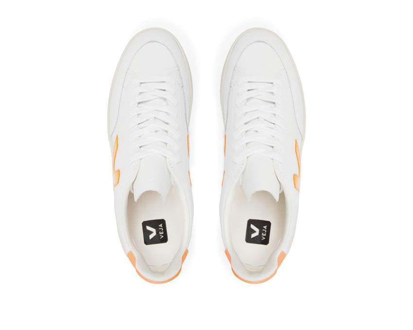 VEJA V-12 Leather Extra White / Ouro XD0202799A