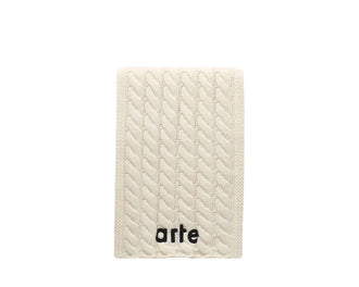 Arte Textured Logo Scarf Cream — écharpe unisexe crème logo texturé