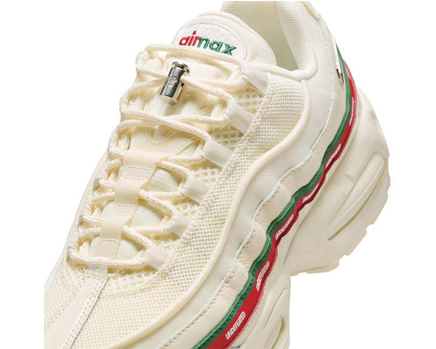 Nike Air Max 95 x UNDEFEATED "Sail" - vue latérale