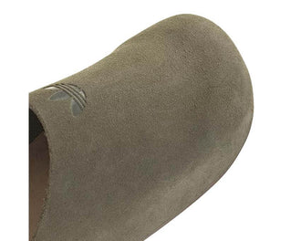 Adidas Adimule Olive Strata vue latérale — profil mule lifestyle vert kaki