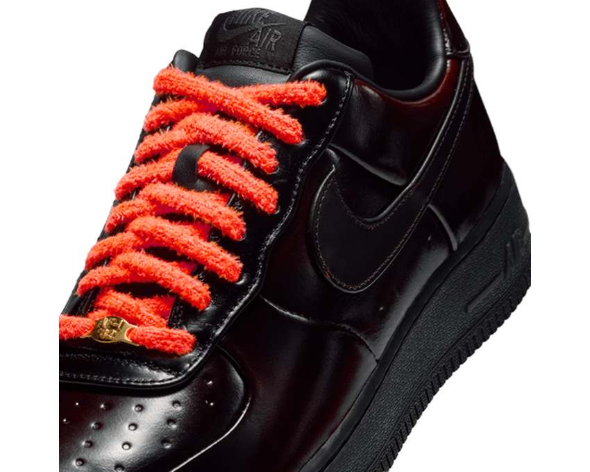 Nike Air Force 1 '07 LE "Black/Black-Black-Cinnamon-Total Orange" - détail pointe