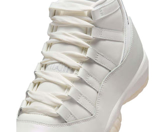 Air Jordan 11 Retro W Pearl perlweiß — Seitenansicht Damen Jordan 11 retro hype Sneaker