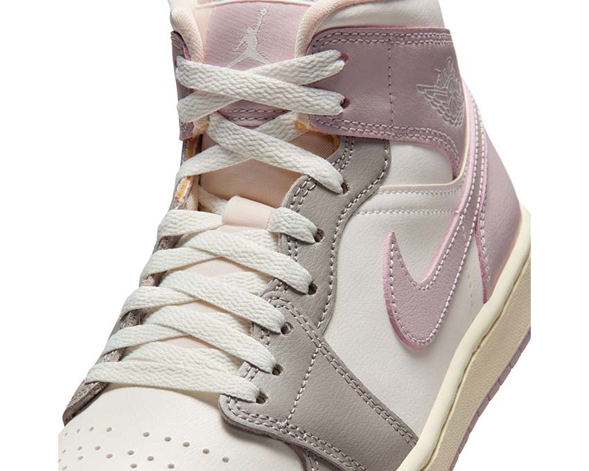 Air Jordan 1 Mid W BQ6472-122