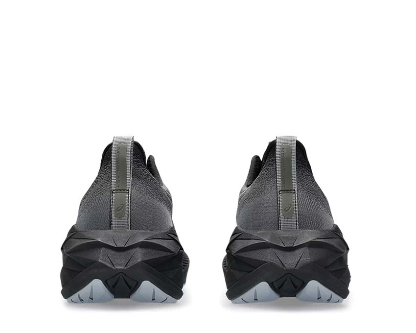 Asics Novablast 4 Black / Graphite Grey 1011B693-002