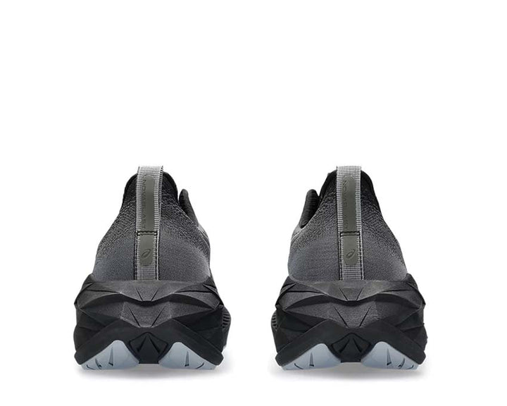 Asics Novablast 4 Black / Graphite Grey 1011B693-002