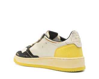 Autry Super Vintage Low Beige Black Buttercp Seitenansicht — zweifarbiges Leder