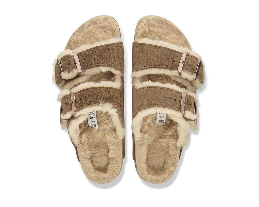 Birkenstock Arizona Shearling "Dark Tea" - sandales unisexe - détail