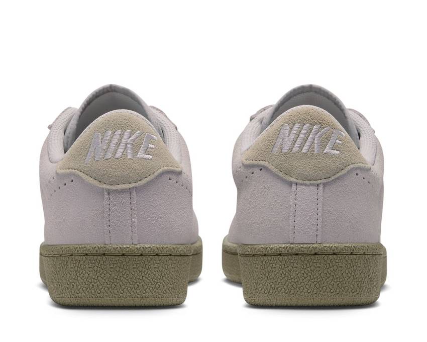 Nike Tennis Classic Cs W "Light Bone"