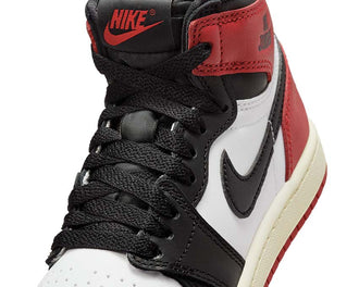 Jordan 1 Retro High OG Black Toe PS vue latérale — cuir blanc noir preschool Jordan