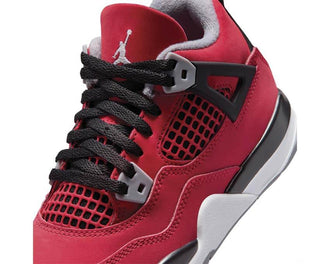 Jordan 4 Retro PS Toro Bravo Seitenansicht — Leder Rot Cement Grey Jordan 4 Kinder