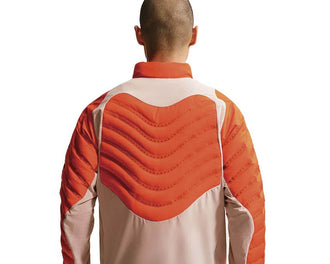 Nike ACG Lava Loft Safety Orange vista trasera — chaqueta outdoor naranja aislada hombre