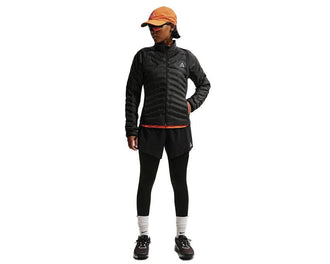 Nike ACG Lava Loft W Black Rückansicht — schwarze Damen Outdoorjacke isoliert ACG