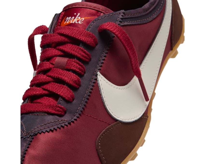 Nike Moon Shoe Ess W "Mystic Dates" IX7025-600