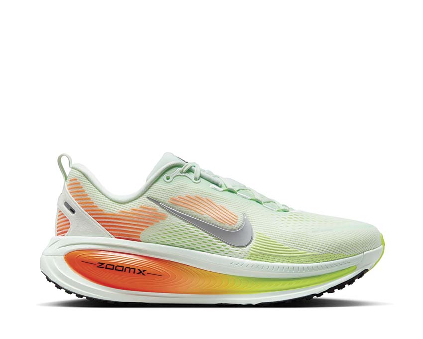 Nike Vomero 18 Barely Green / Metallic Silver HM6803-300