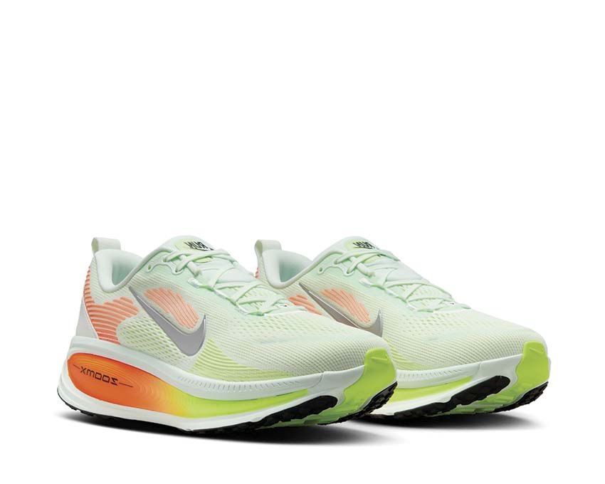 Nike Vomero 18 Barely Green / Metallic Silver HM6803-300