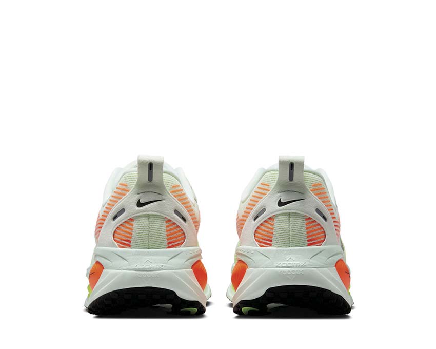Nike Vomero 18 Barely Green / Metallic Silver HM6803-300