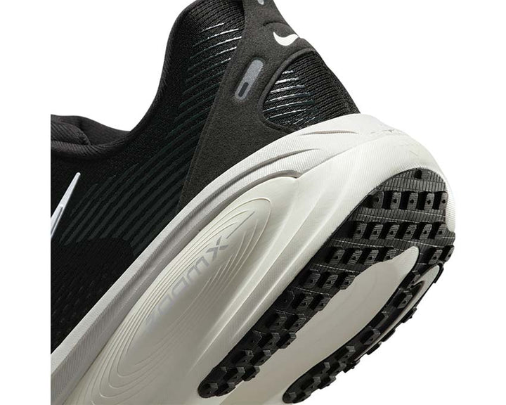  Nike Vomero 18 Black / Summit White - Coconut Milk HM6803-007