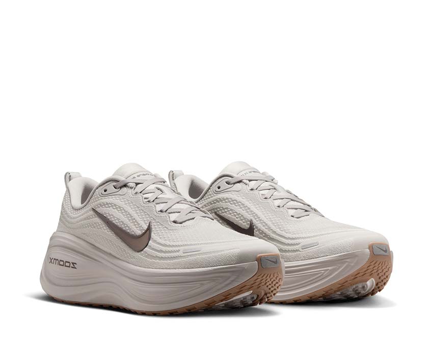 Nike Vomero Plus HV8150 005 2