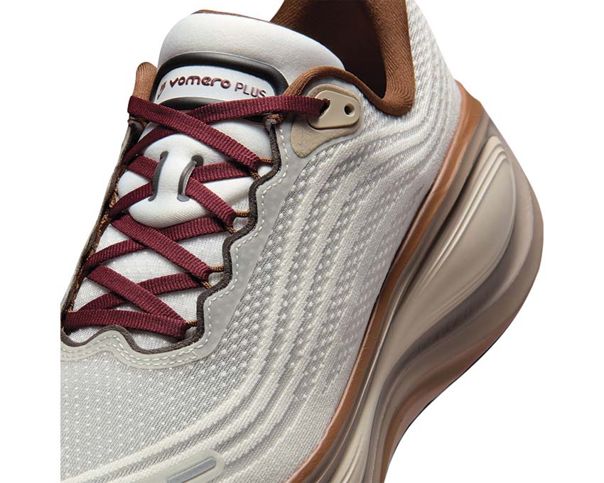 Nike Vomero Plus IO4482-100 