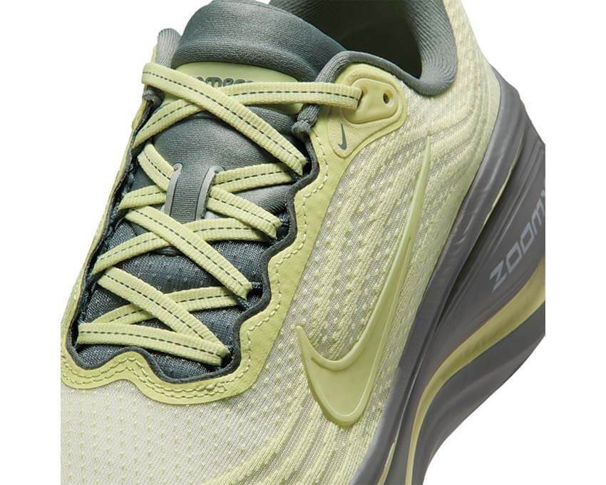 Nike Vomero Plus SE W | New | NOIRFONCE