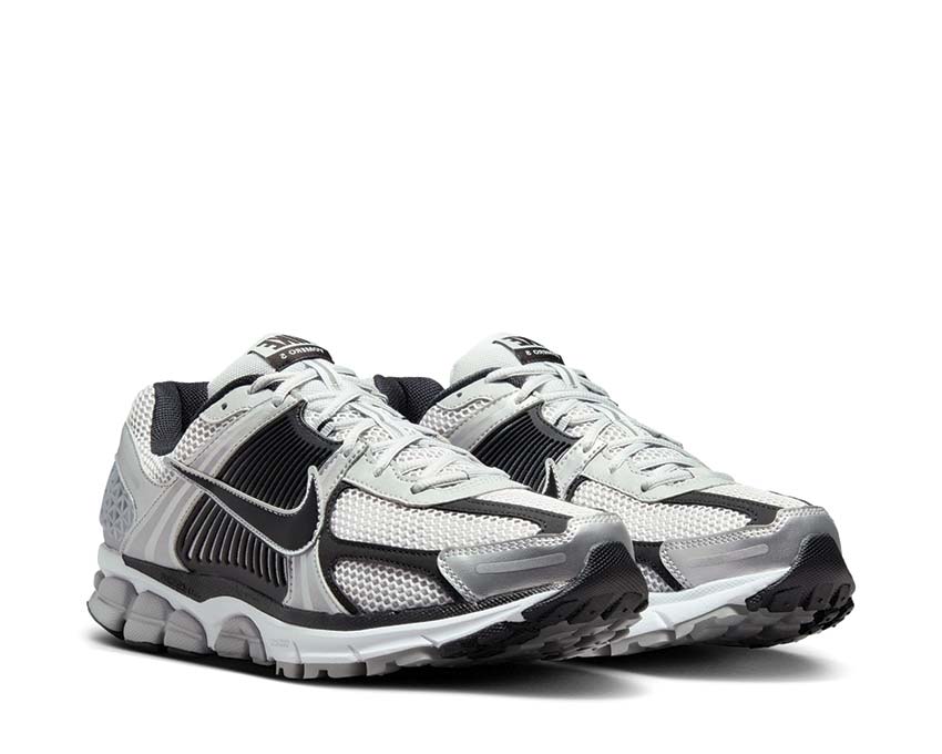 Nike Zoom Vomero 5 Metallic Silver / Black - Pure Platinum FJ4151-004 
