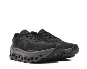 On Cloudmonster W Black/Magnet Seitenansicht — Dämpfungsprofil Damen-Laufschuh