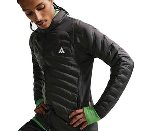Nike ACG Lava Loft Black vista trasera — chaqueta outdoor aislada negra hombre