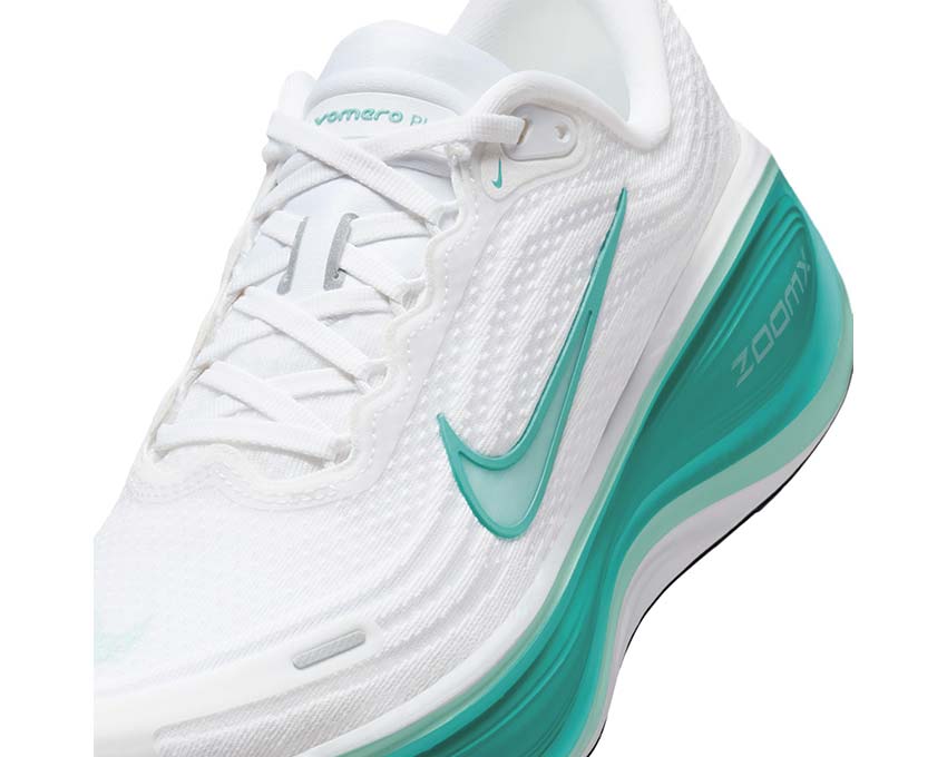 Nike Vomero Plus "Bleached Turquoise"