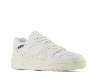 New Balance 550 Sea Salt vue latérale — tige cuir et détail brodé