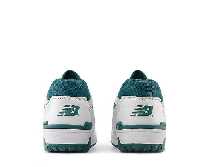 The New Balance provides the perfect blend of comfort and style White / Vintage Teal BB550STA