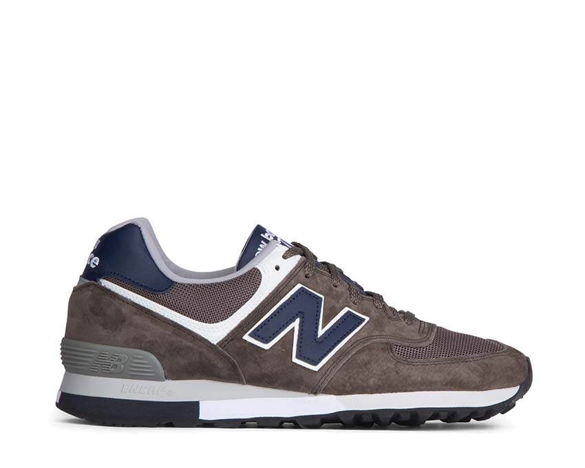 New Balance 210 trainers in beige Made in UK OU576NBR
