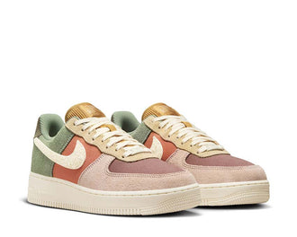 Nike AF1 '07 LX W Oil Green vue latérale — Terra Blush Sesame premium