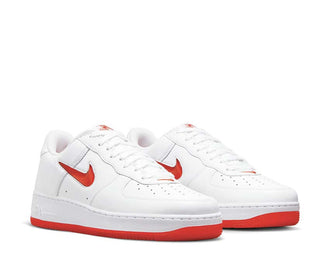 Nike Air Force 1 Low Retro White vista lateral — cuero liso University Red