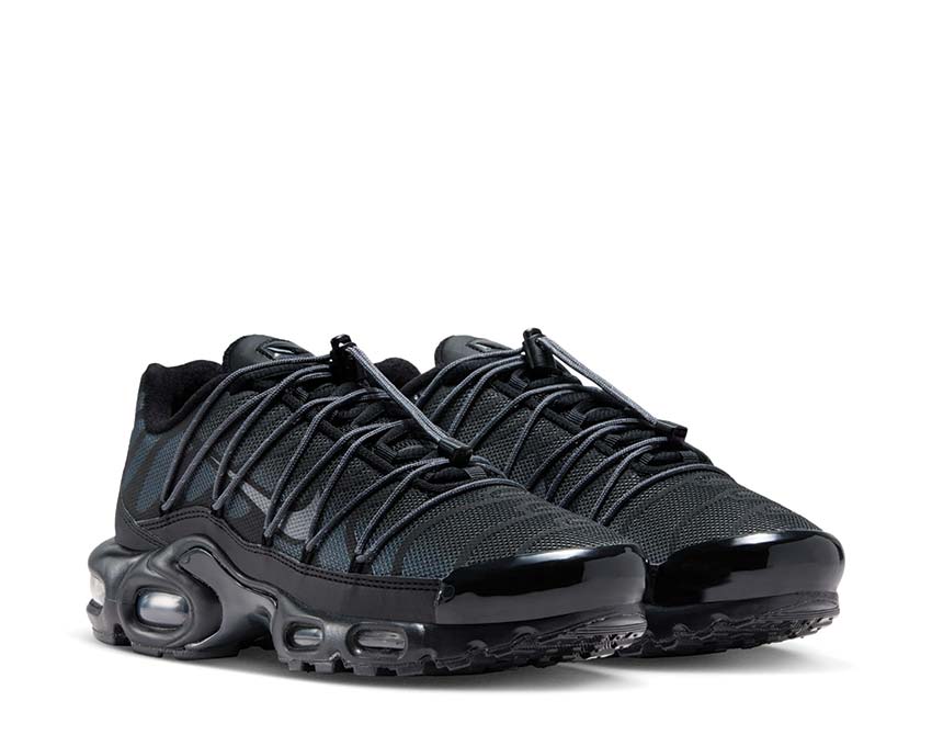 Nike Air Max Plus Black / Dark Grey - Salsa Red - Mtlc Platinum FZ2770-001