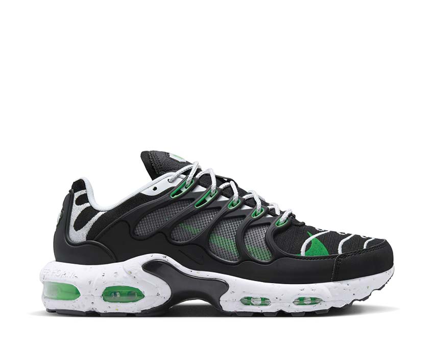 The shoe was as already mentioned as a shock drop Black / Green Strike - White - Black DV7513-003