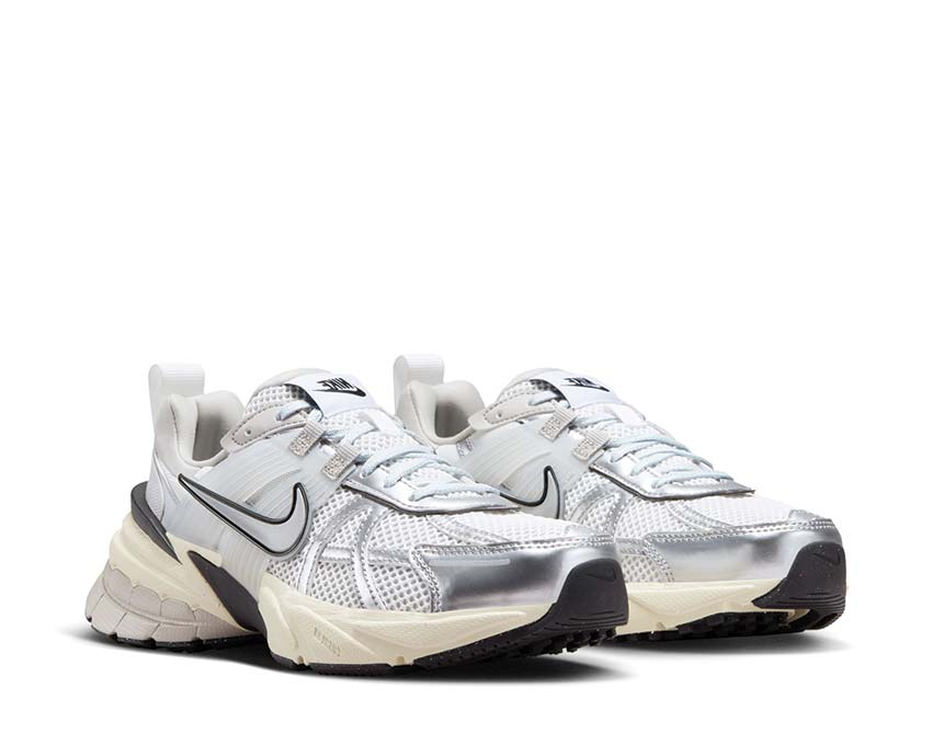 NIKE W V2K RUN　FD0736-100 Nike V2K Run - Summit White FD0736-100 Womens Shoes